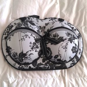 Bra travel bag protector